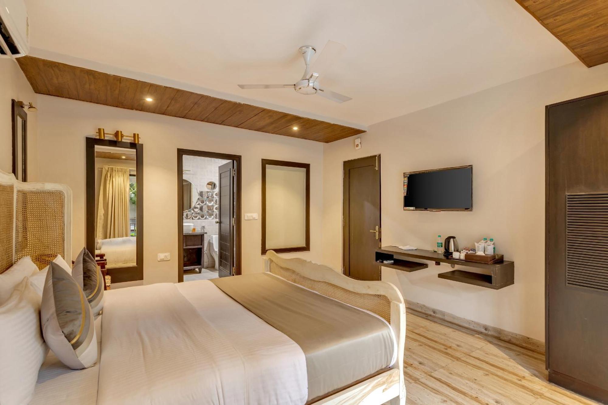 Skon Morjim Beach Resort By Orion Hotels Oud Goa Buitenkant foto