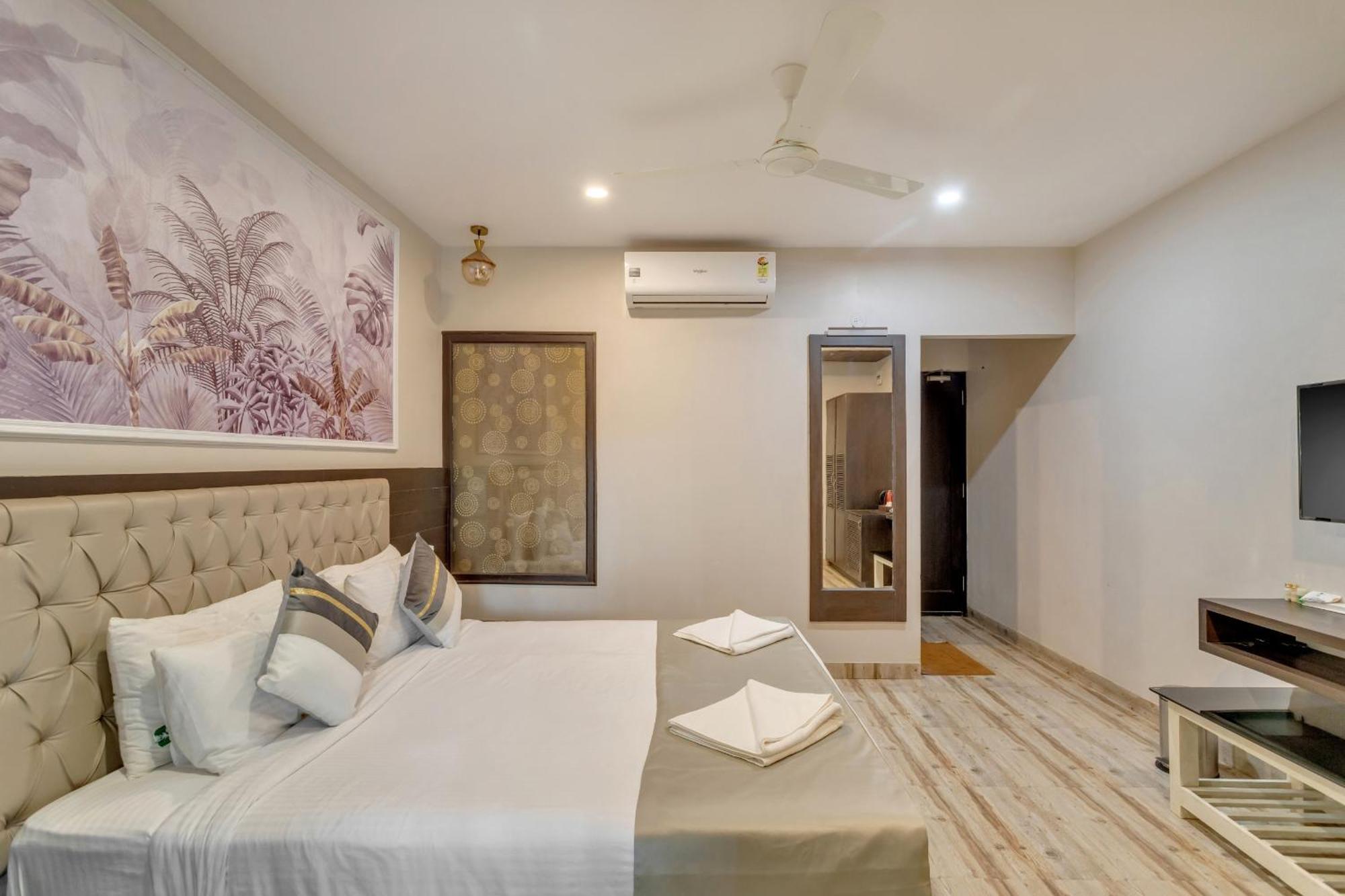 Skon Morjim Beach Resort By Orion Hotels Oud Goa Buitenkant foto